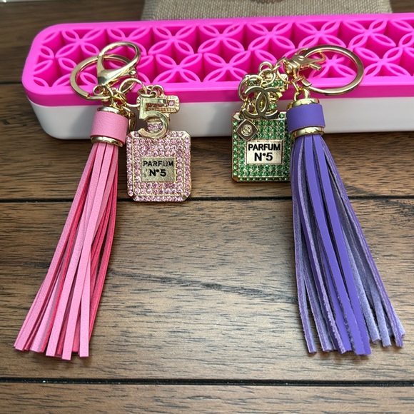 Fashion Keychain - Picture 1 of 3